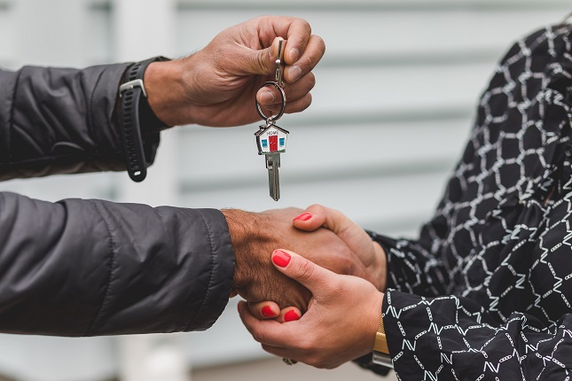 Passing key to house sitter