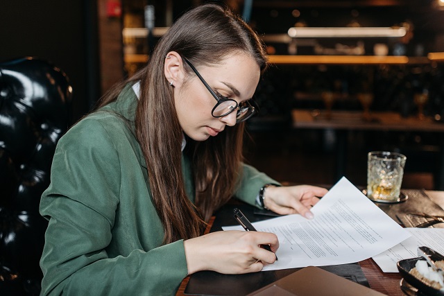 signing-a-contract